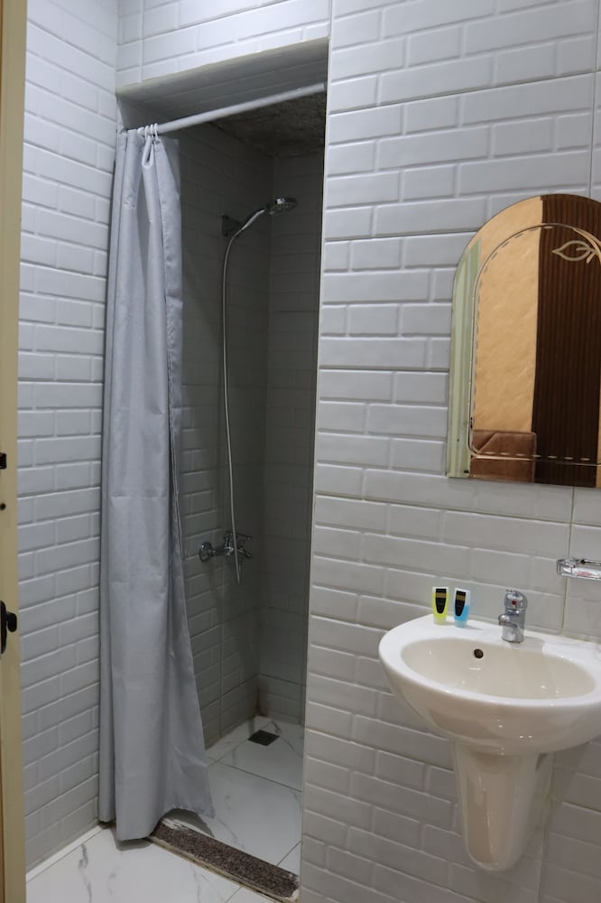 Meramees Hostel 64/69