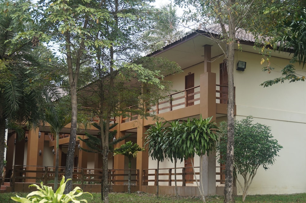 Fahluang Resort 48/50