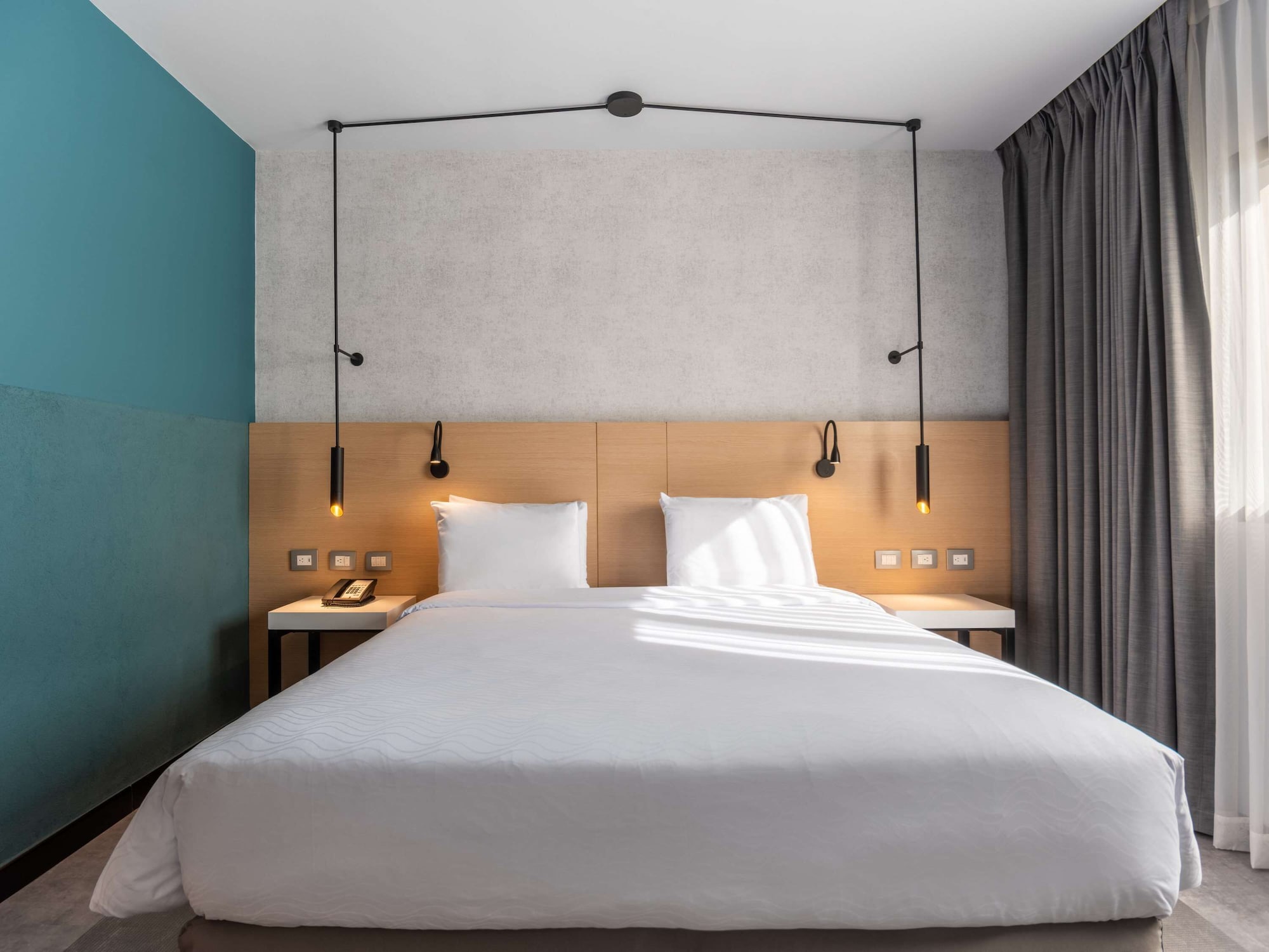 SUPERIOR, KING BED