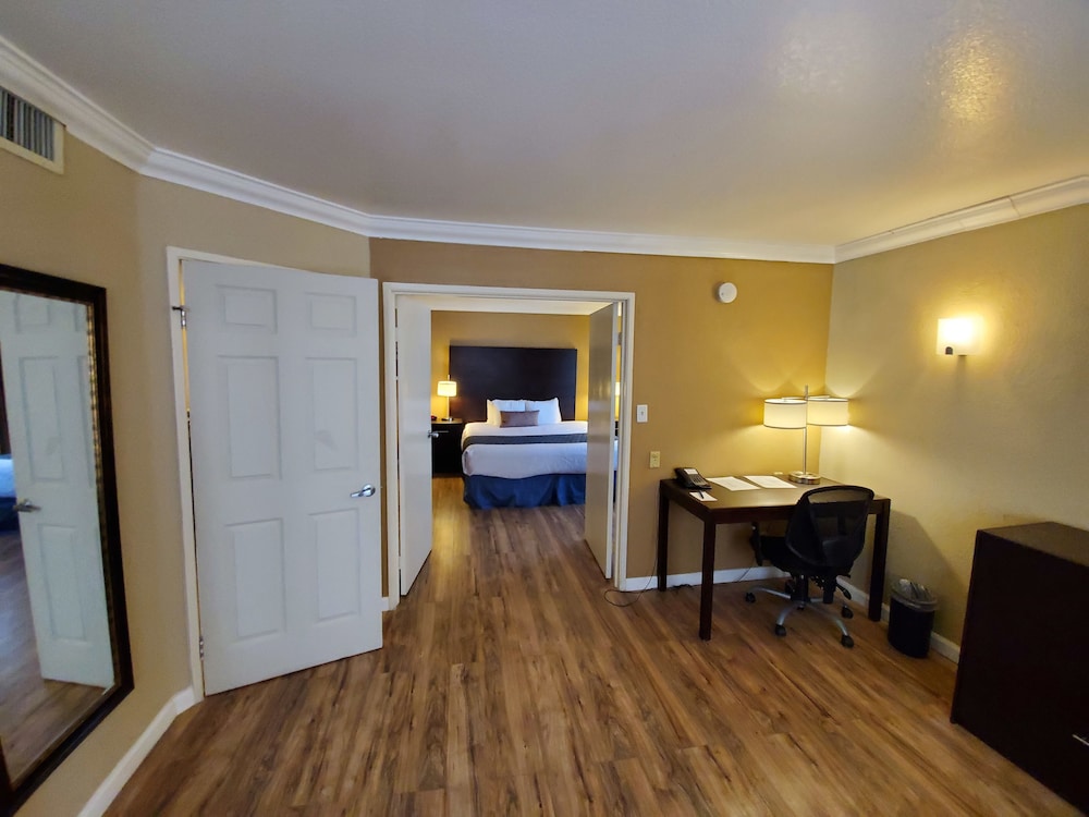 Hotel D Lins Ontario Airport 34/45