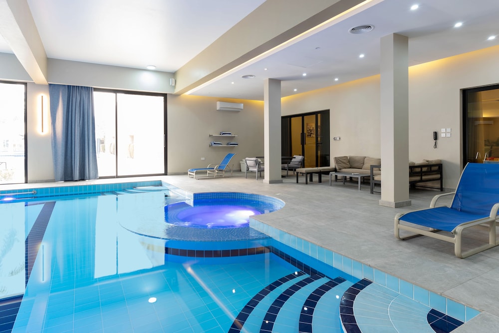 swimming pool spa