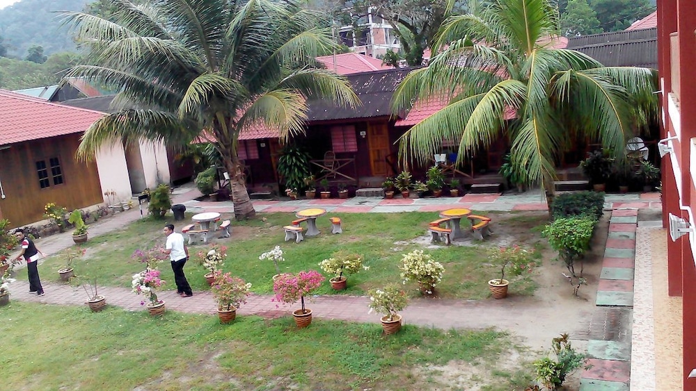 Purnama Beach Resort 60/67
