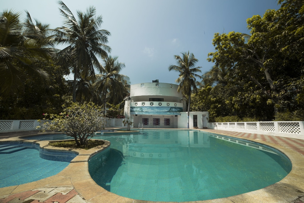 Shelter Beach Resort 1/66