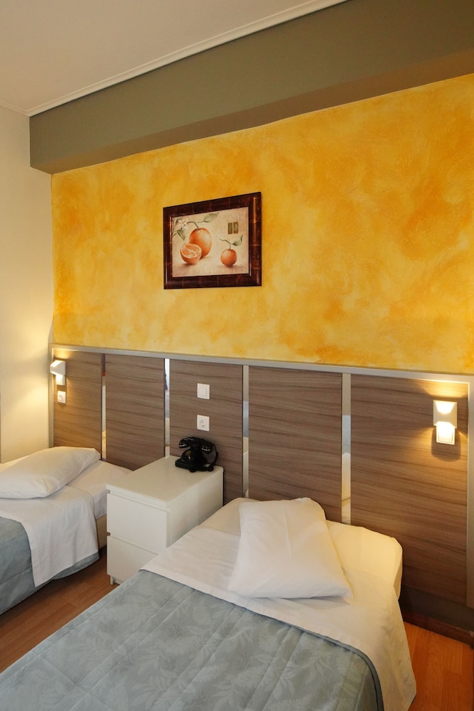 SOCRATES HOTEL 16/44