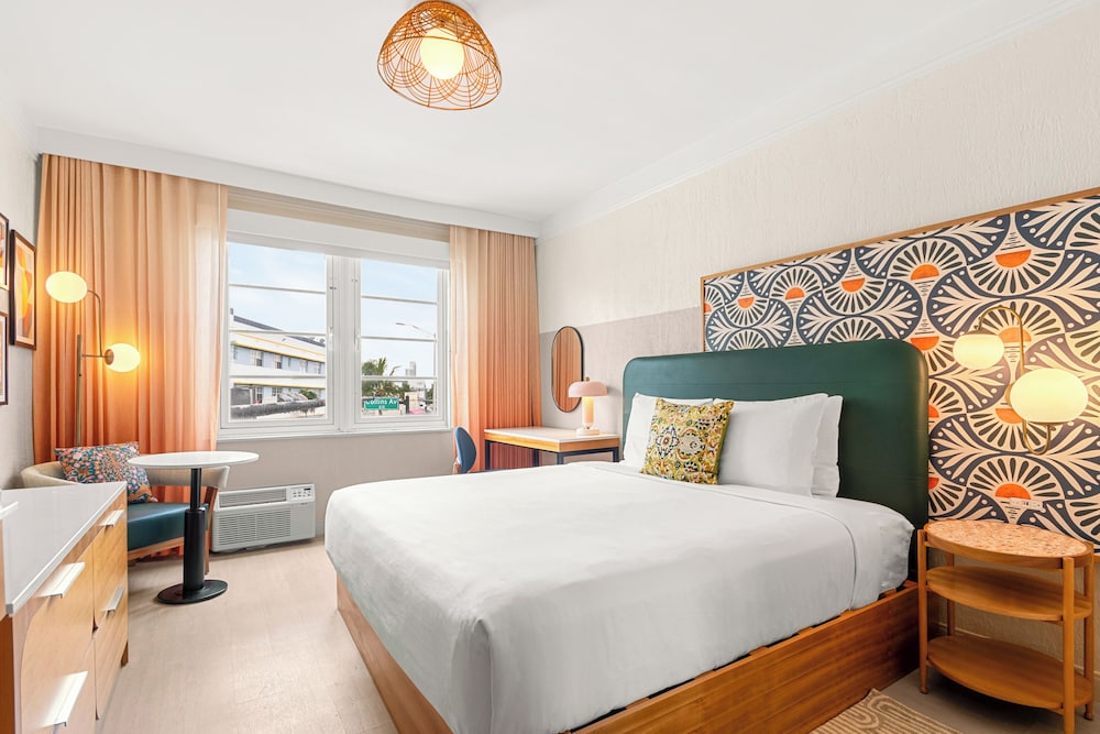STANDARD, KING BED