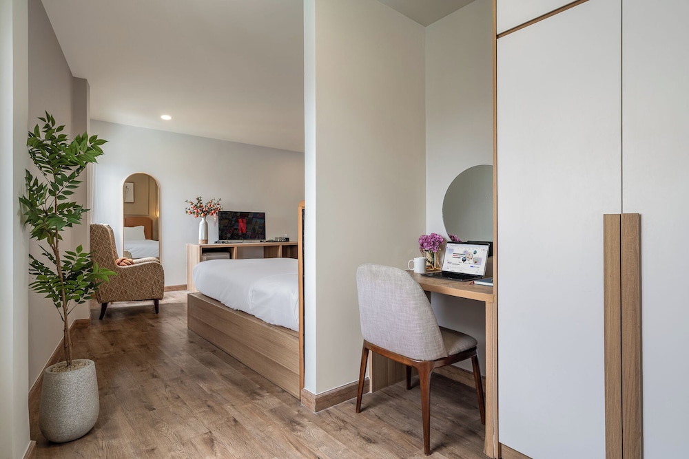 SAZI Resin Hotel - Free Nails/HairWash 38/50