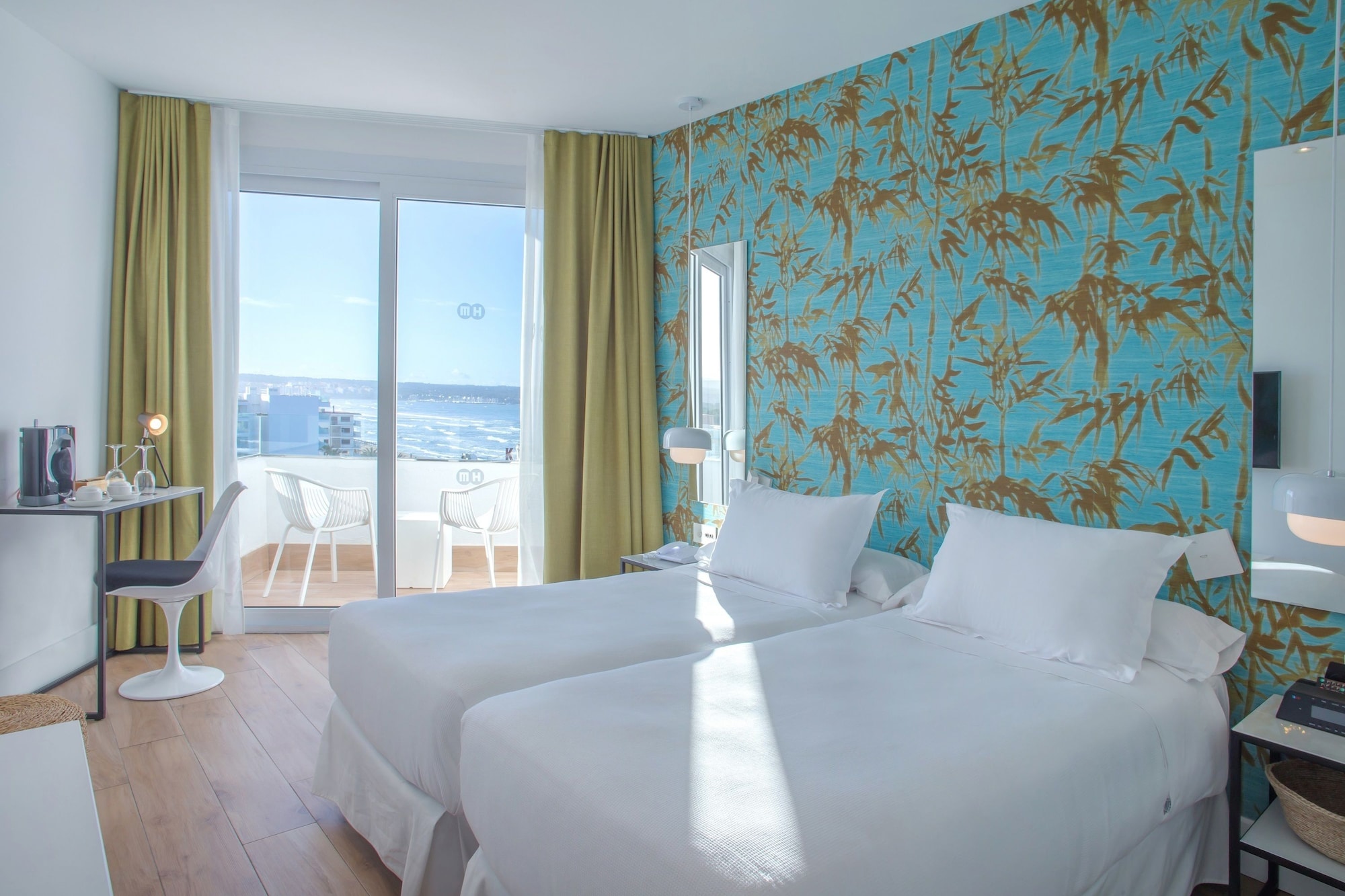 ROOM, TWIN BEDS, PARTIAL SEA VIEW, BALCONY