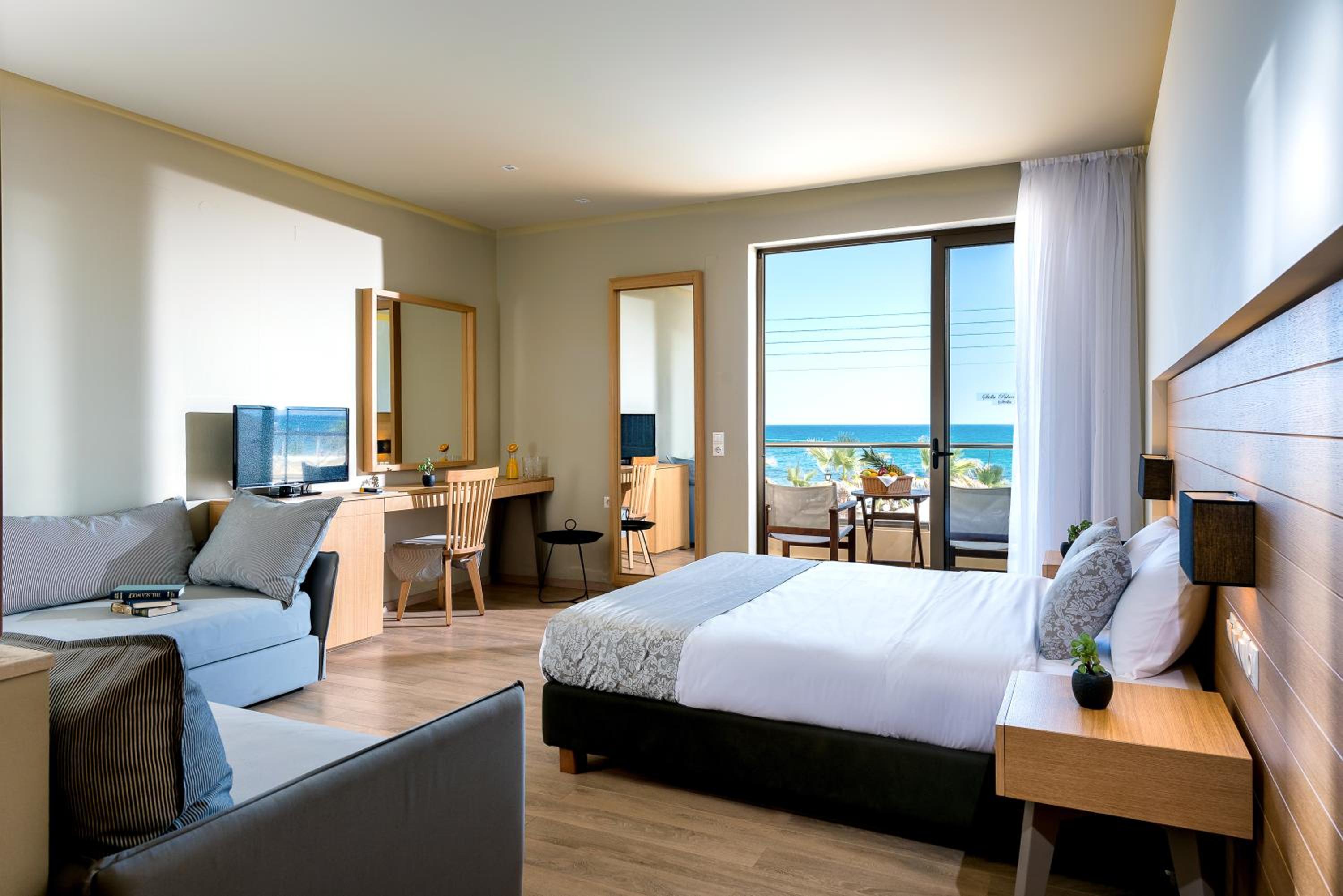 Superior, Sea View, Pool Access