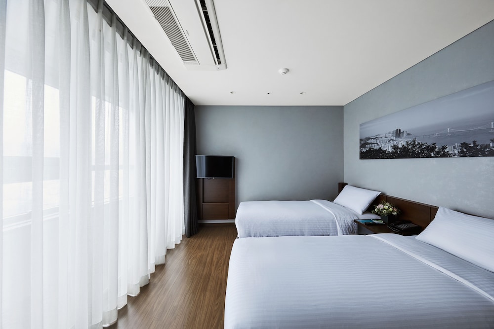 DELUXE, SUITE, TWIN BEDS