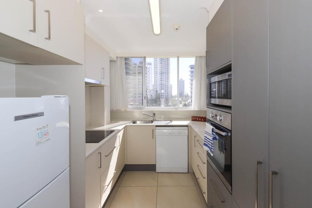 BEACHSIDE TOWER 14/64