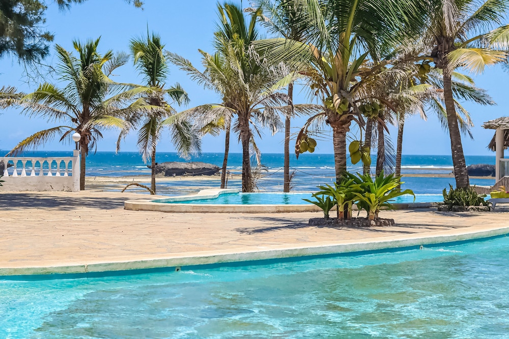 Lily Palm Resort 28/41