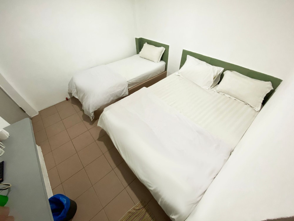 Lucky Hotel 19/22