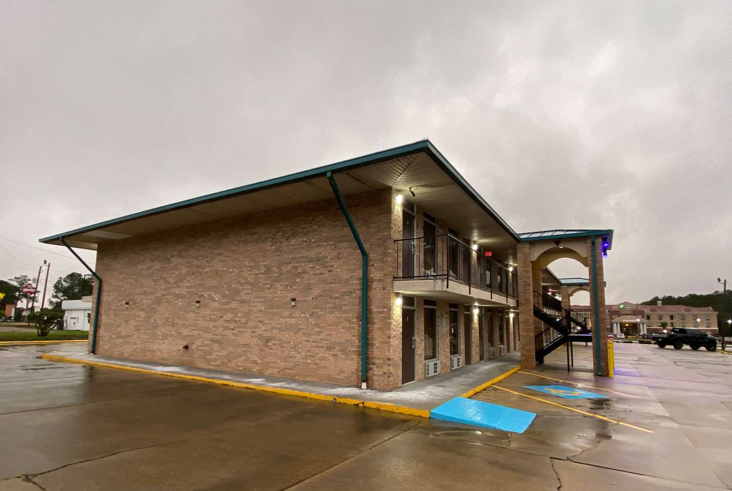Days Inn by Wyndham Forest 6/40