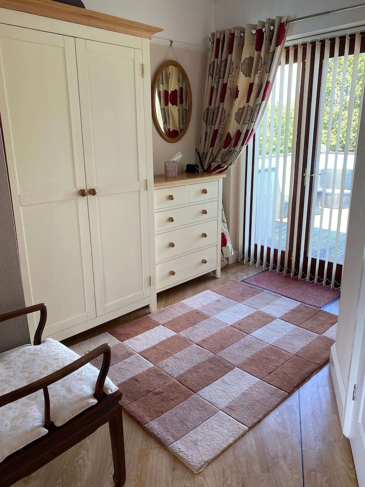Orchard Side Bed And Breakfast 10/50