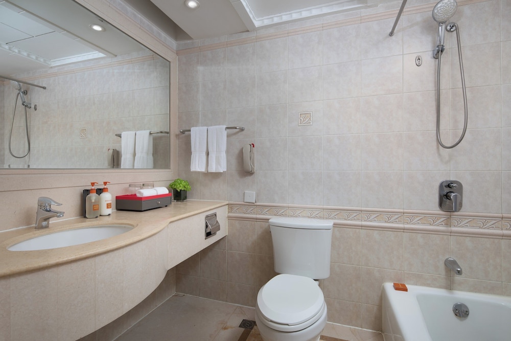 Crowne Plaza Shanghai Nanjing Road, an IHG hotel 69/71
