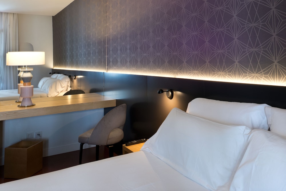 Suites 1478 12/50