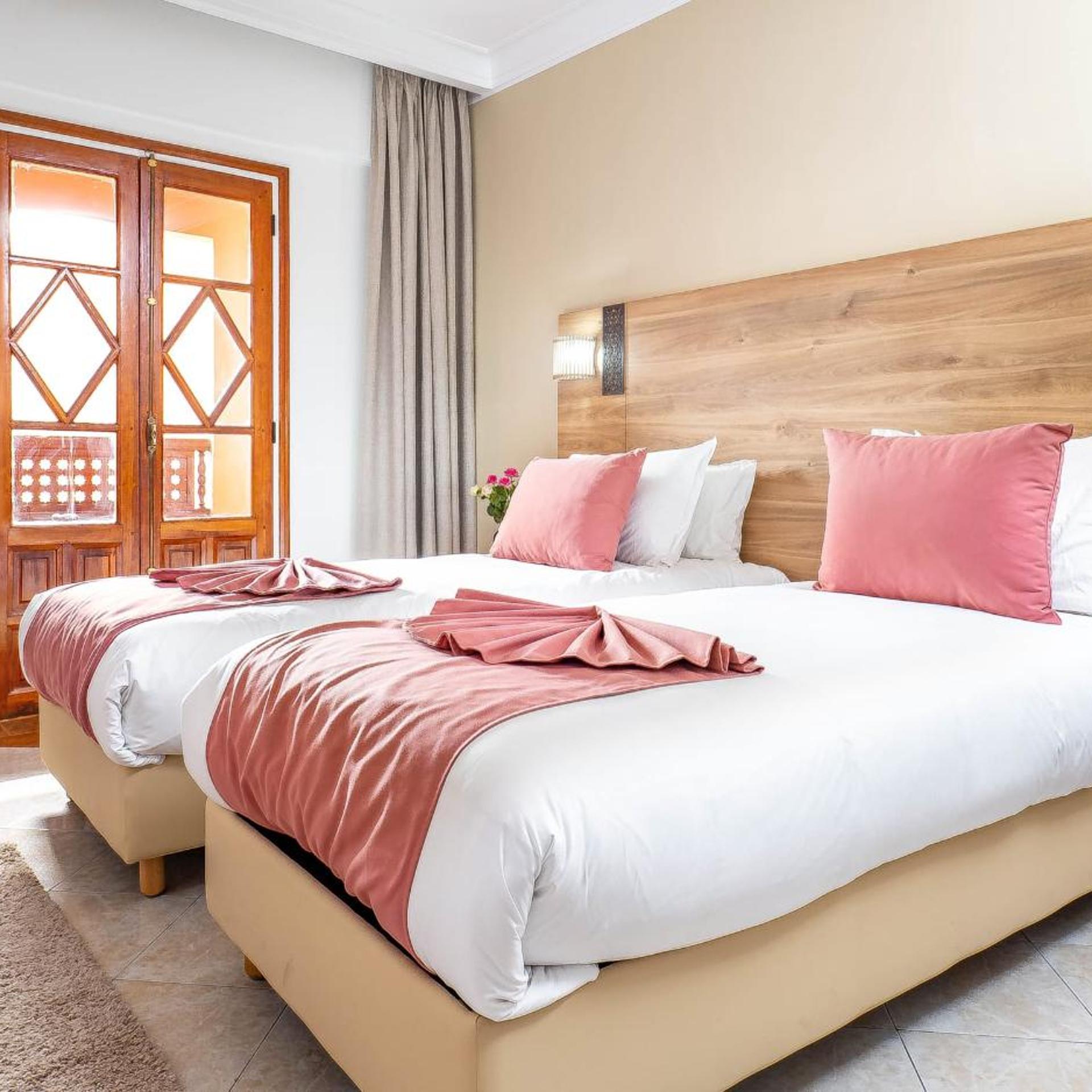 SUPERIOR, TWIN BEDS