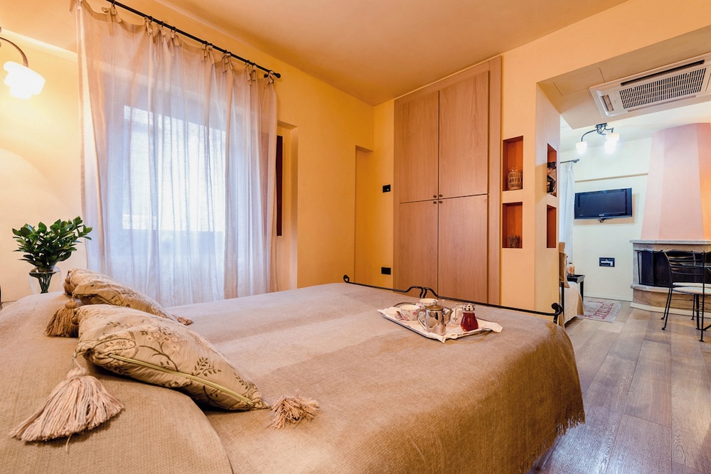 SUITE, QUEEN BED, SOFA, TERRACE