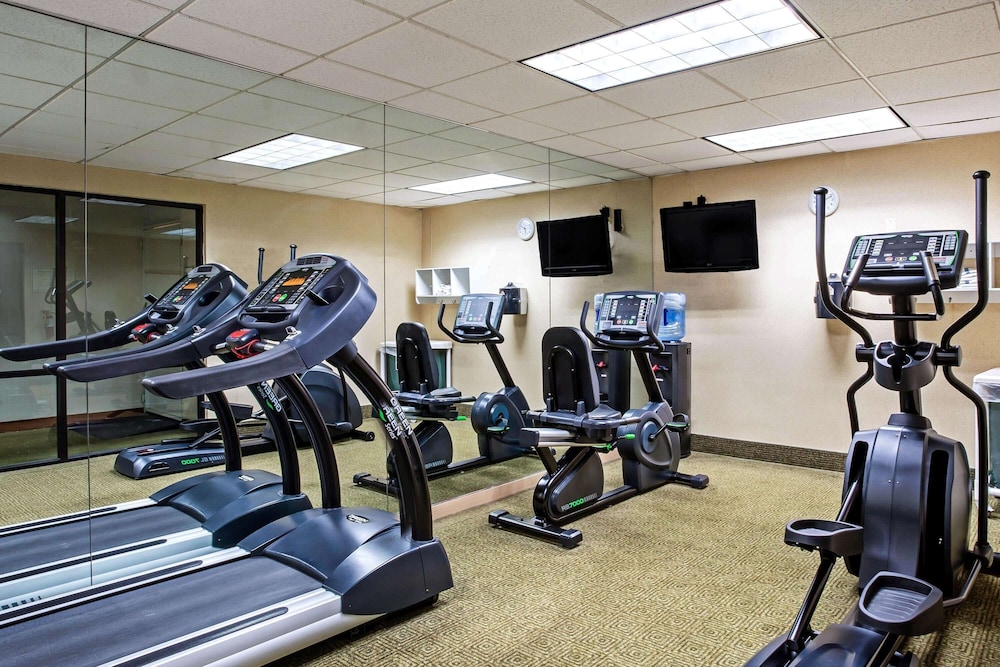 La Quinta Inn & Suites by Wyndham Stamford / New York City 37/59