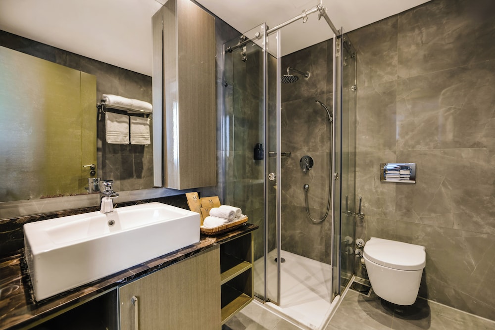 1 Bedroom, Superior, Suite, Queen Bed, Sea View, Ground Building، M Hotels at Porto Marina 4/4