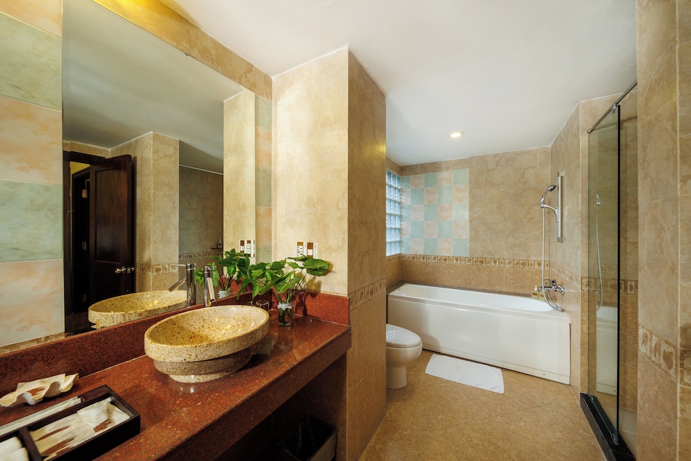 Diamond Bay Resort & Spa 73/74