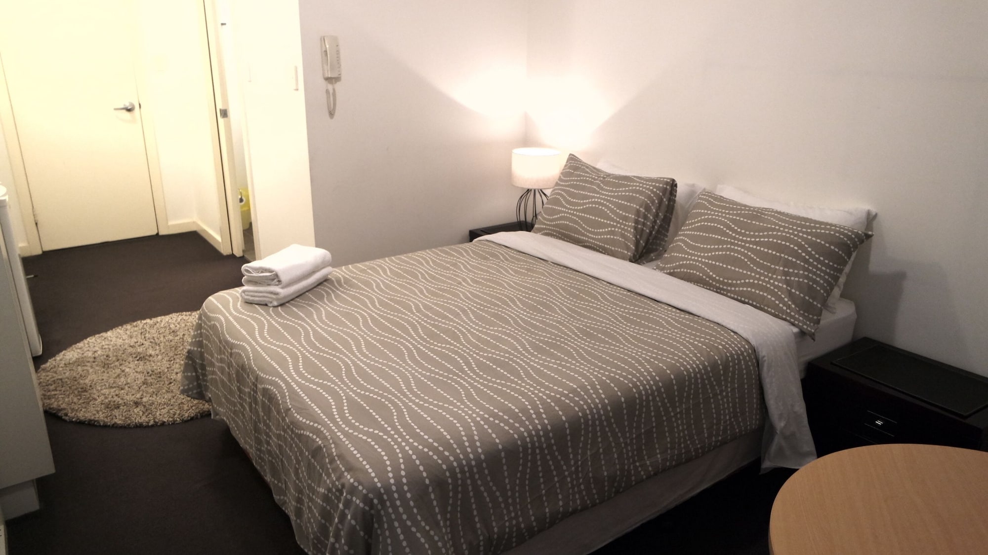 DELUXE, STUDIO, SUITE