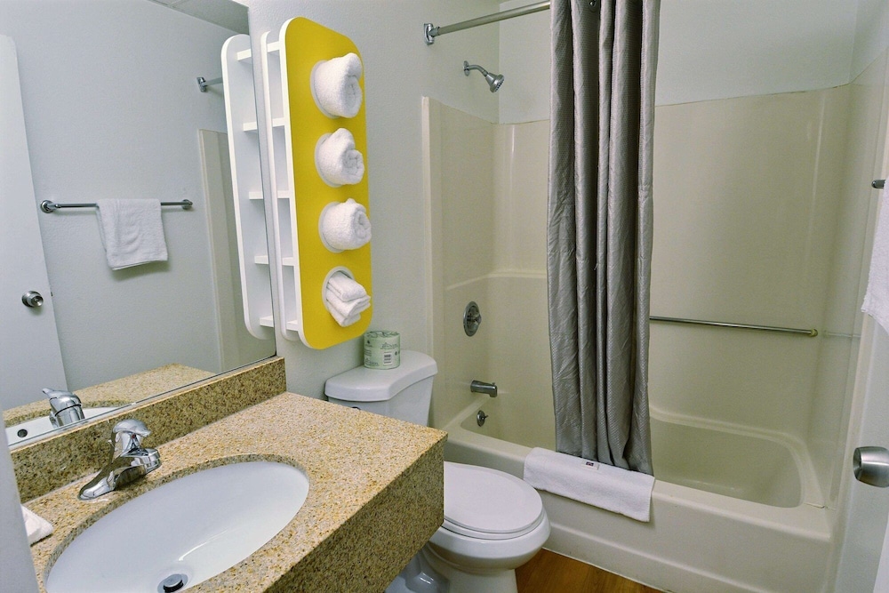 Motel6 Nashua, NH - North 55/58