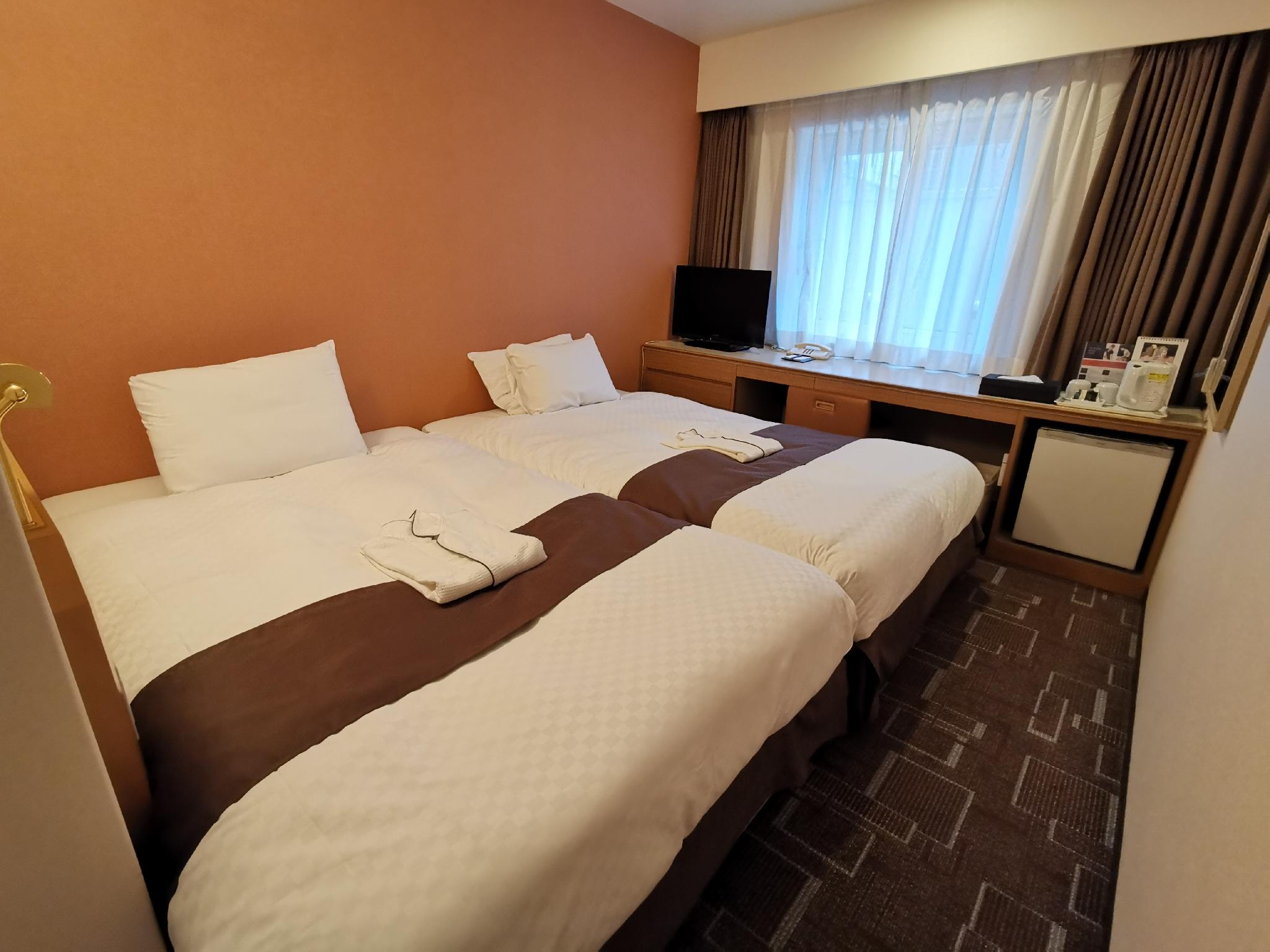 Hollywood, Twin Beds
