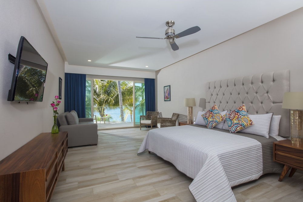 Vista Vallarta All Suites on the Beach 28/75