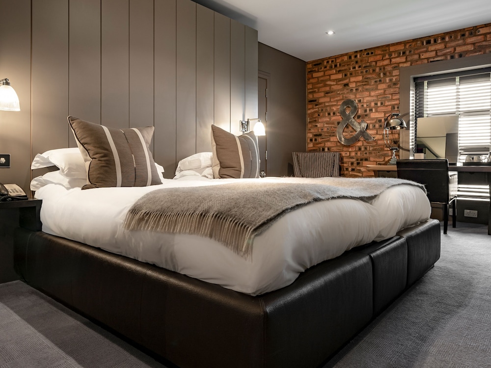 EXECUTIVE, TWIN BEDS