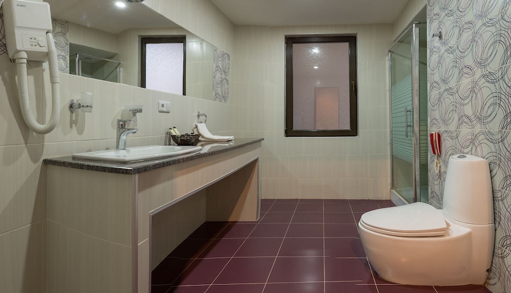 Ararat Hotel 50/50