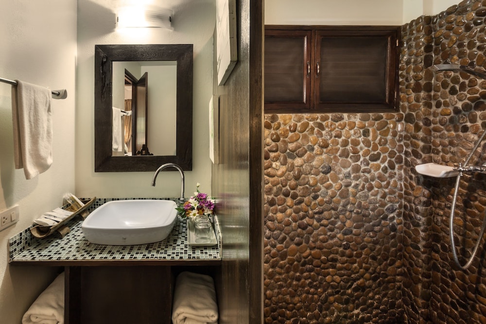 Lanna Dusita Riverside Boutique Resort. 49/50