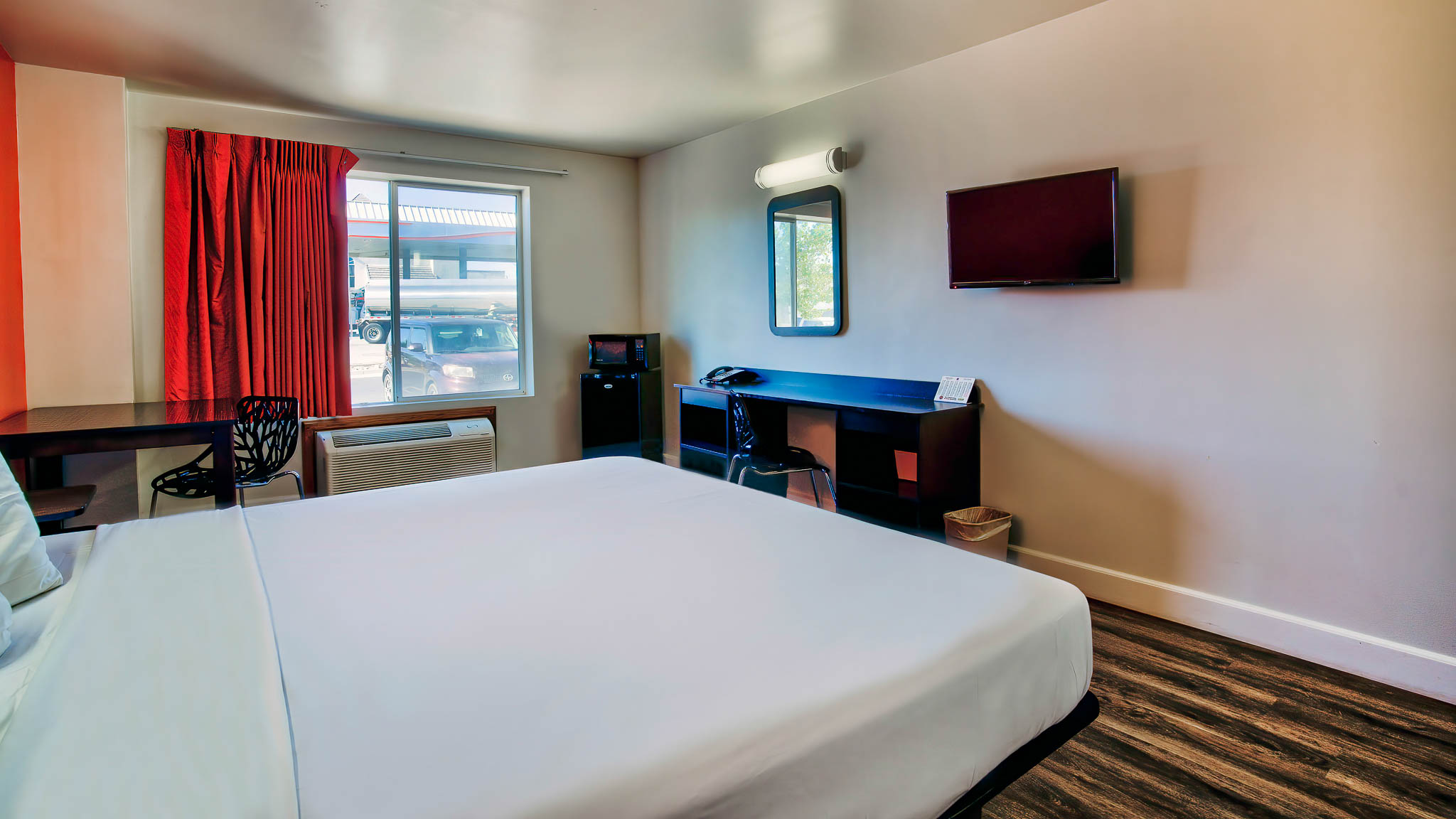 1 Queen Bed - Non-Smoking.