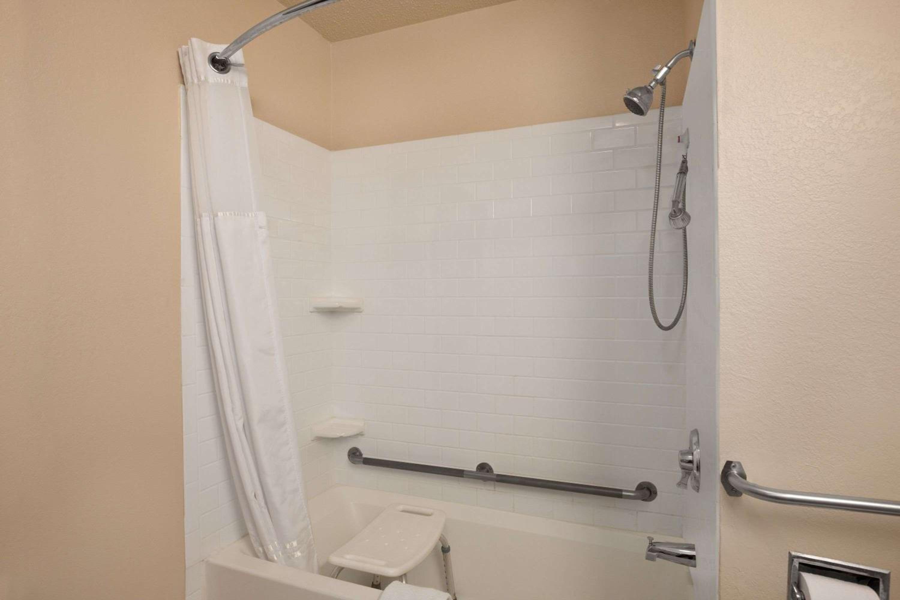 Days Inn By Wyndham Keene Nh 41/41