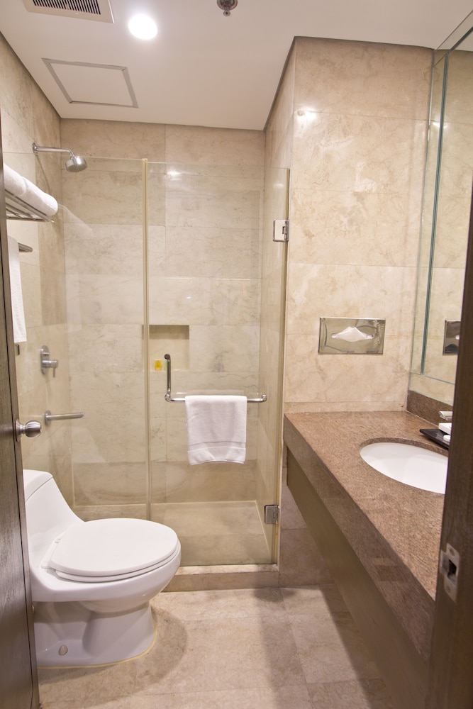 Crown Regency Hotel Makati 47/50