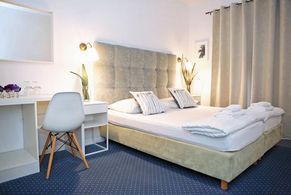 HOTEL DELFIN 24/69