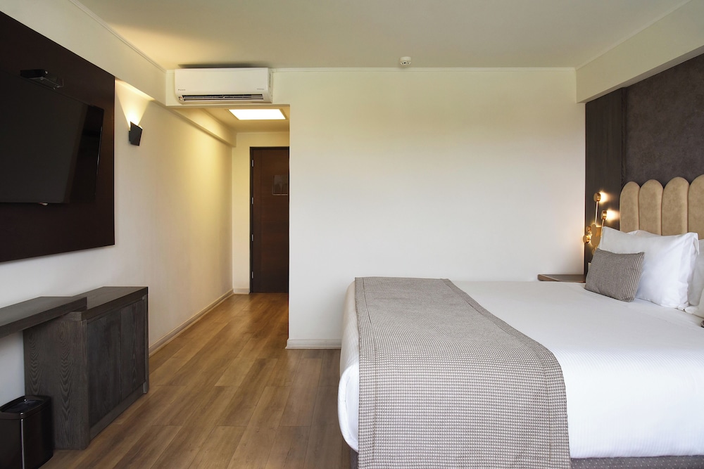 Hotel He Wang 16/48