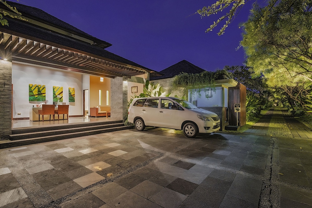 PRADHA VILLAS SEMINYAK photo1