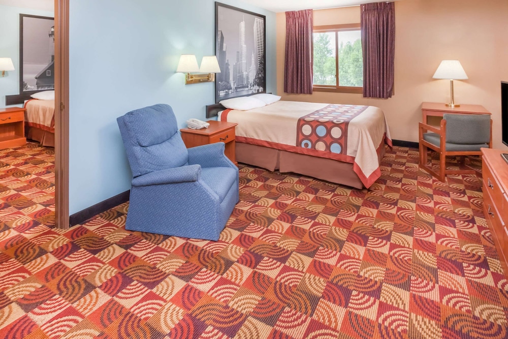 Super 8 By Wyndham Shipshewana 12/18