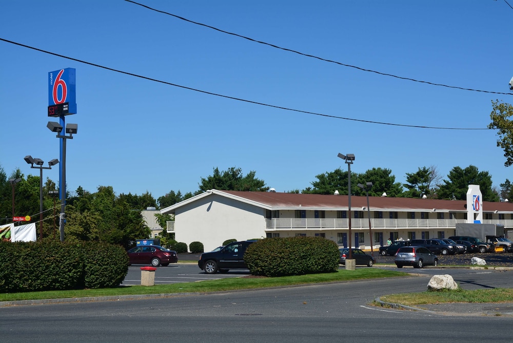 Motel6 Chicopee, MA - Springfield 28/37