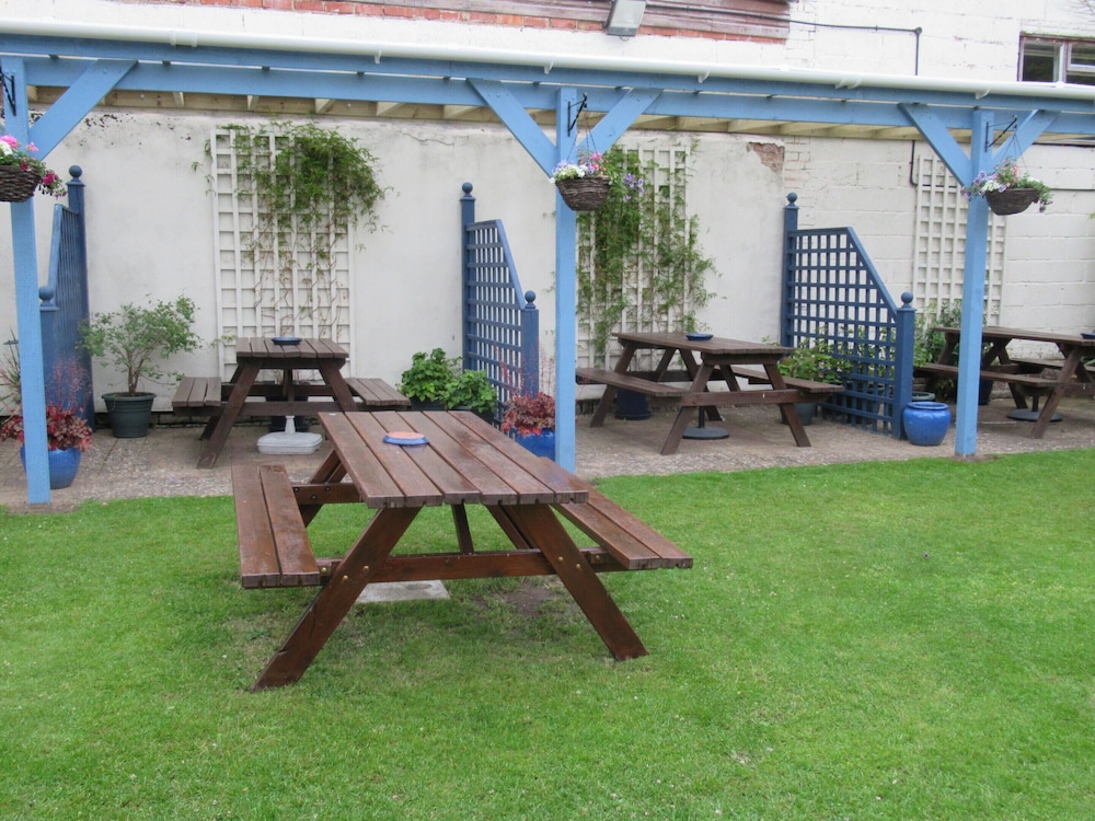 London Inn 34/43