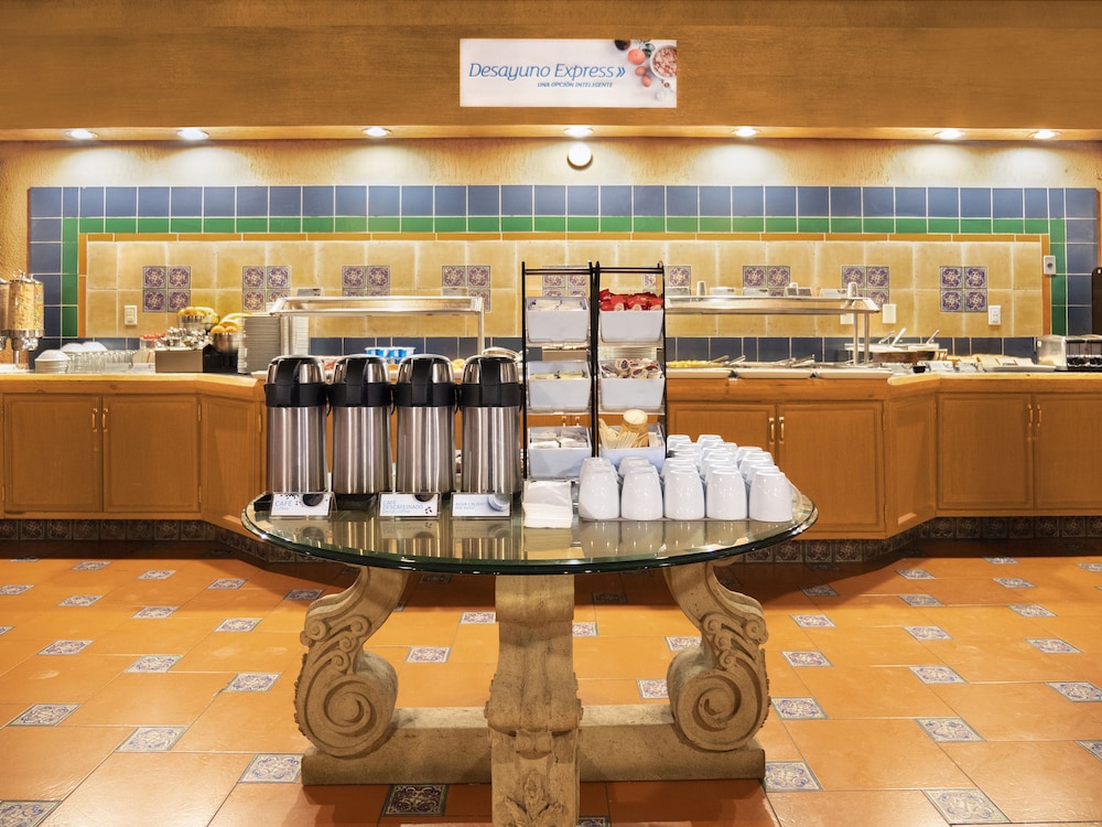 Holiday Inn Express Torreon 11/69