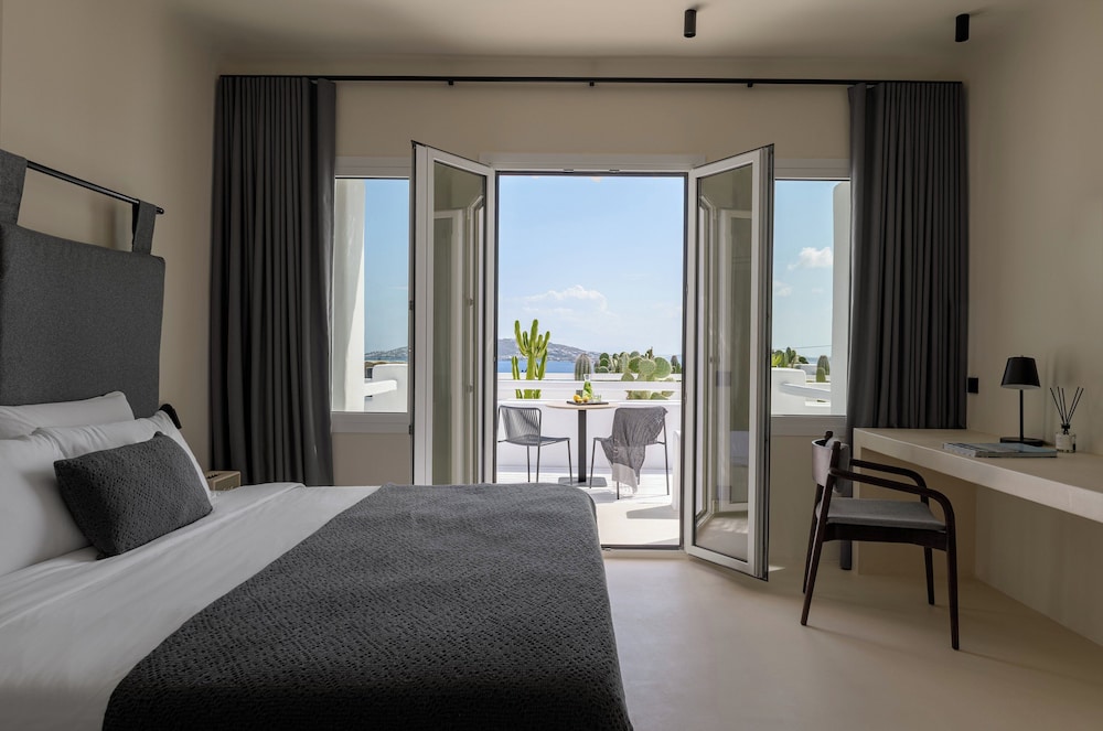 SUPERIOR, SEA VIEW