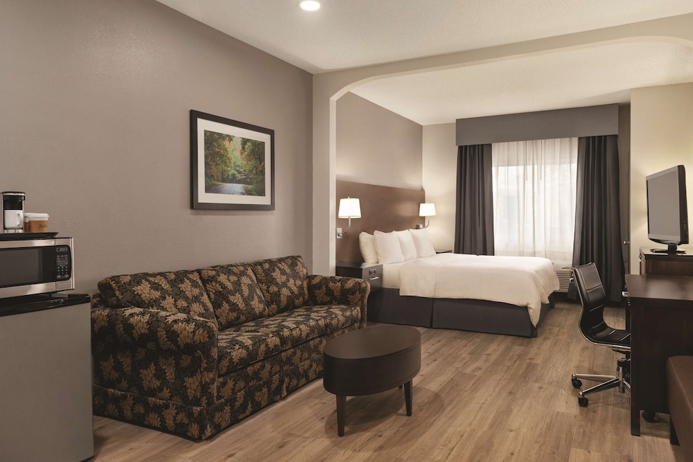 Radisson Hotel and Conference Center Rockford 9/57