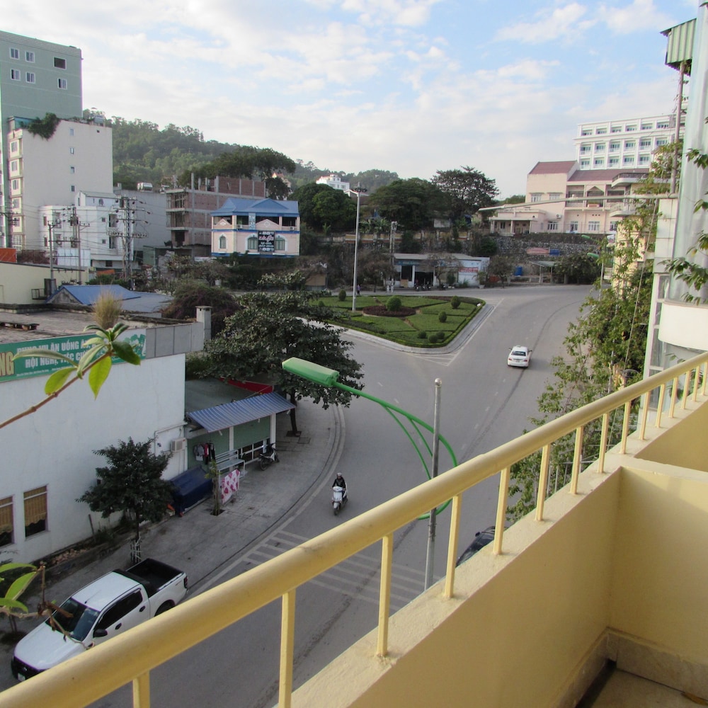 Viet Nhat Halong Hotel 7/61