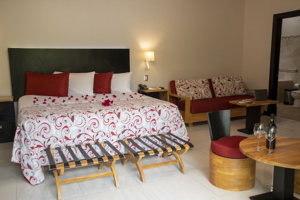 Premium, King Bed, Arenal Manoa And Hot Springs 5/7