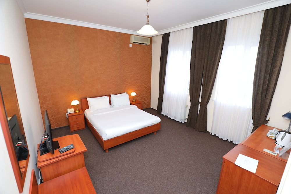 Azcot Hotel 18/45