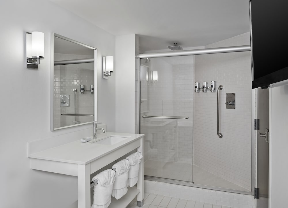 Four Points By Sheraton Mall of America Minneapolis Airport 11/30