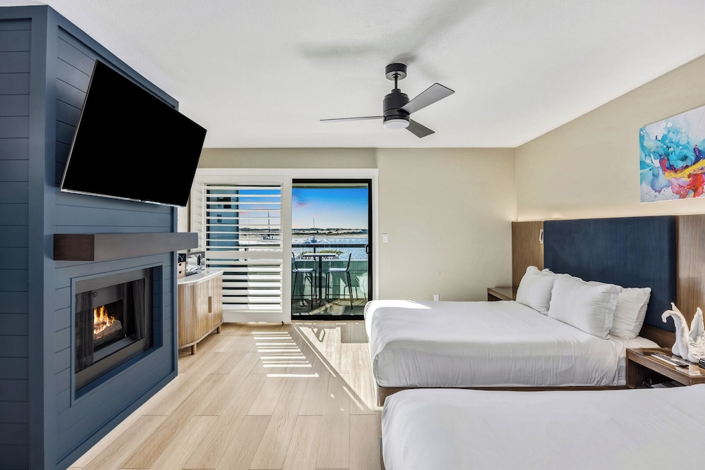 456 Embarcadero Inn Suites 40/77