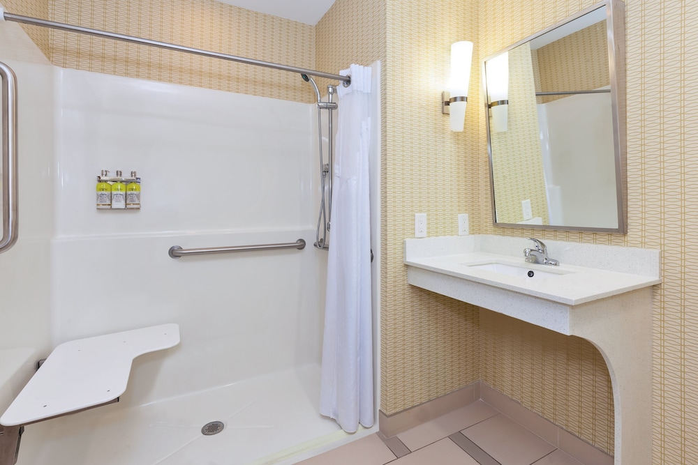 Holiday Inn Express Suites Southport Oak Island Area 19/58